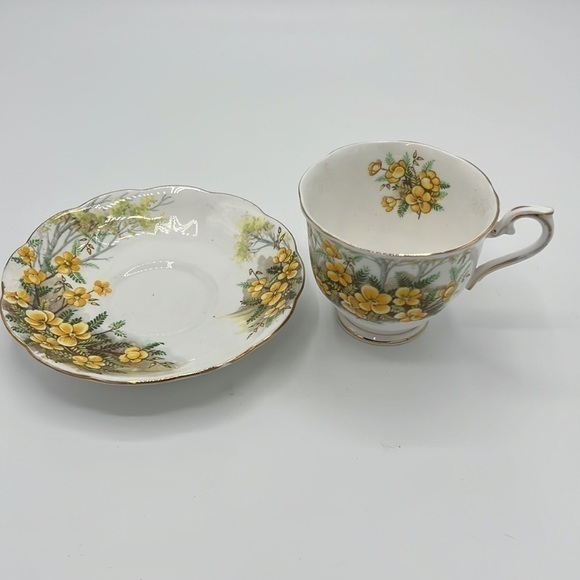 ROYAL ALBERT BONE CHINA MADE IN ENGLAND PARTRIDGE PEA TEACUP AND SAUCER SET Tea - Picture 2 of 9